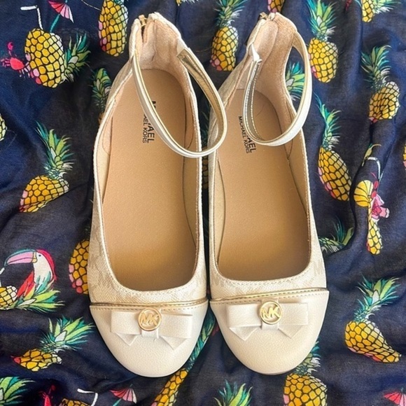 Brand New Michael Kors Cream Round Toe Bow Ankle Strap Zipper Flats Dress Shoes - Picture 4 of 16